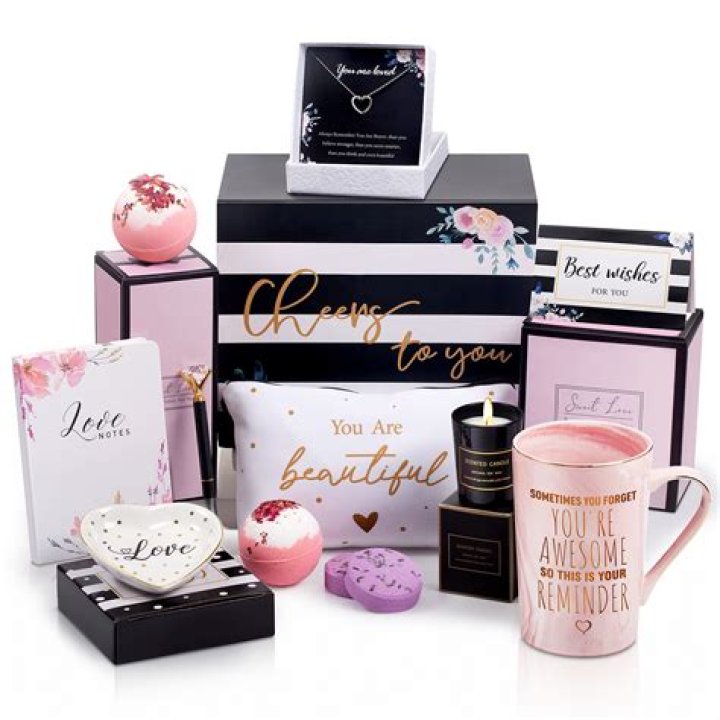 11 Valentine’s Day Gift Ideas for Her in 2022 – Celeb Secrets