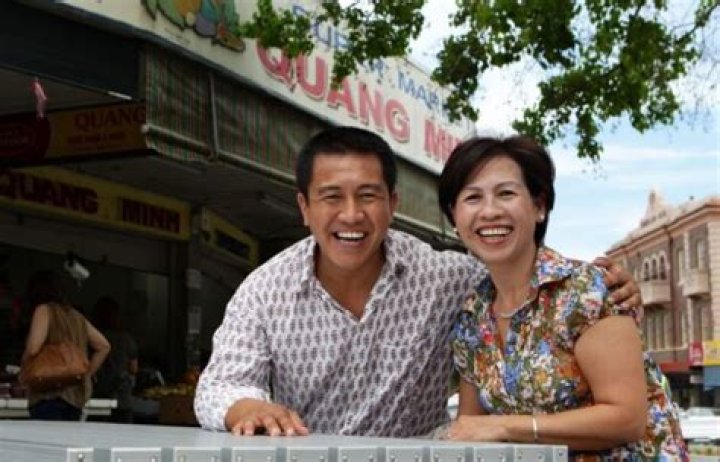 Anh Do Biography: Hobbies, Books, Family, Age, Height, Net Worth, Wife, Facts, Paintings