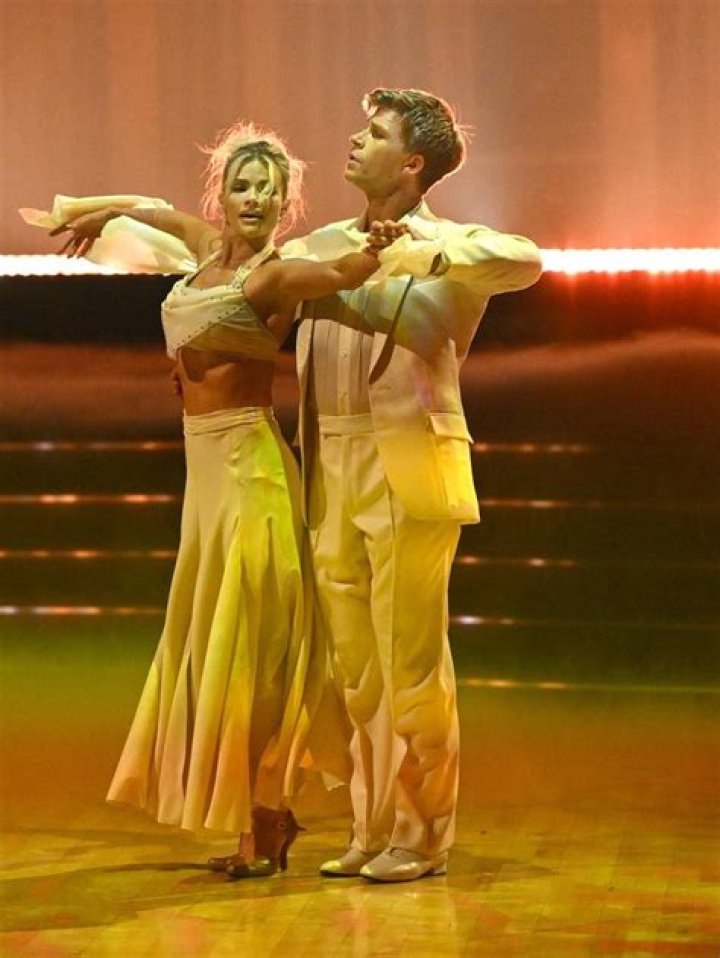 Antonio Brown Dancing With The Stars Foxtrot Video Season 22 Week 3 – 4/4/16 #DWTS22