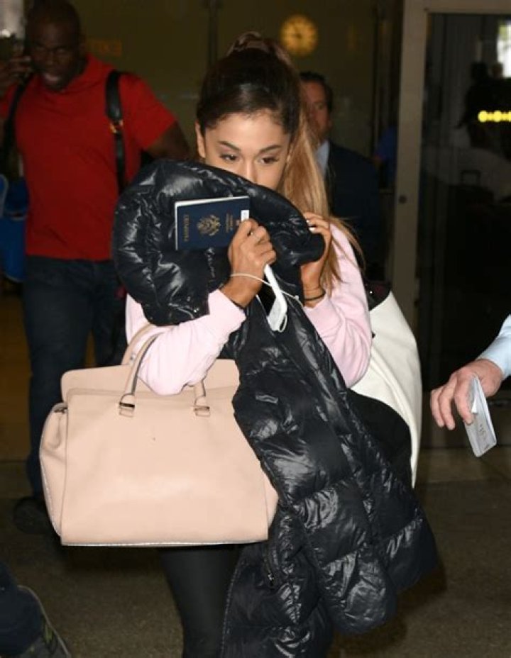 Ariana Grande Dating Justin Bieber: Listened To His New Song During Hot Makeout Session?