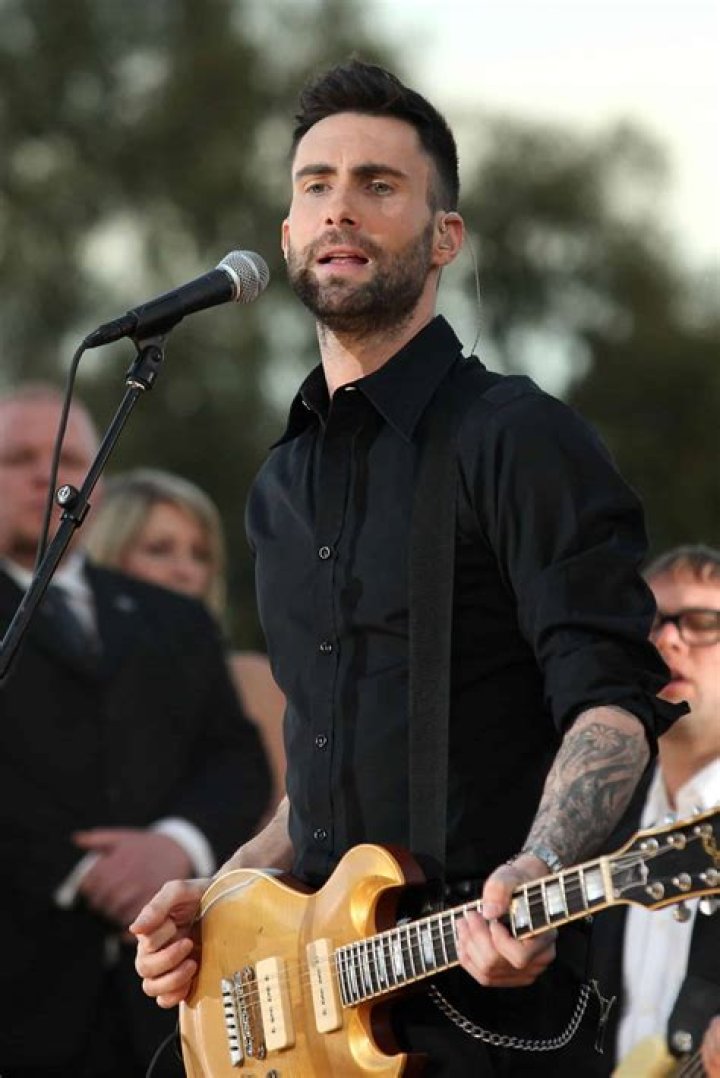 Can Adam Levine Play Guitar?
