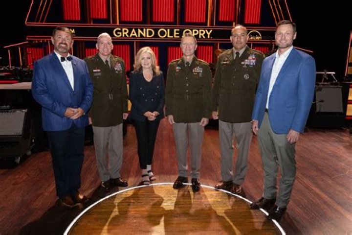 Country Star Craig Morgan Re-Enlists in US Army During Grand Ole Opry Show