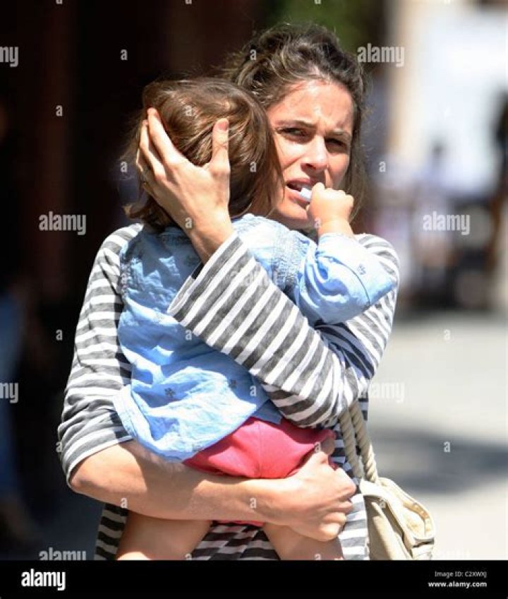 Cuteness Overload: Amanda Peet & Her Daughter At The Park