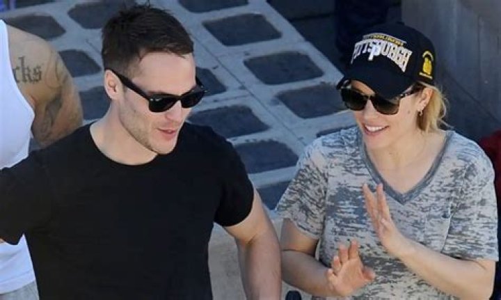 Dating List; Rachel McAdams, Jessica White, Jennifer Welch!