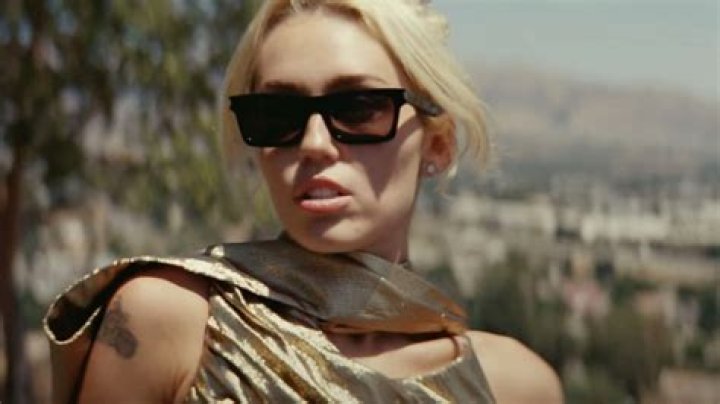 Does Shakira Write Her Own Songs?