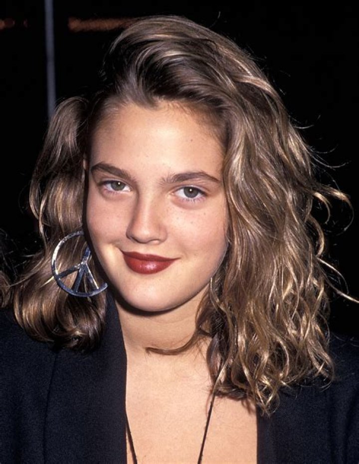 Drew Barrymore Snaps Pics Of Hollywood’s Up & Coming Actresses!