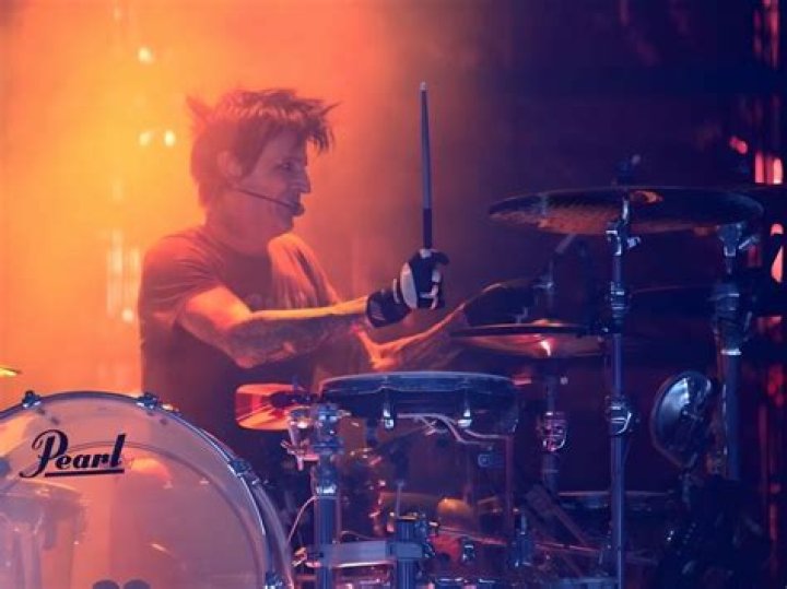 Drummer Tommy Lee Exits Mötley Crüe’s Reunion Tour Kickoff Show With Broken Ribs