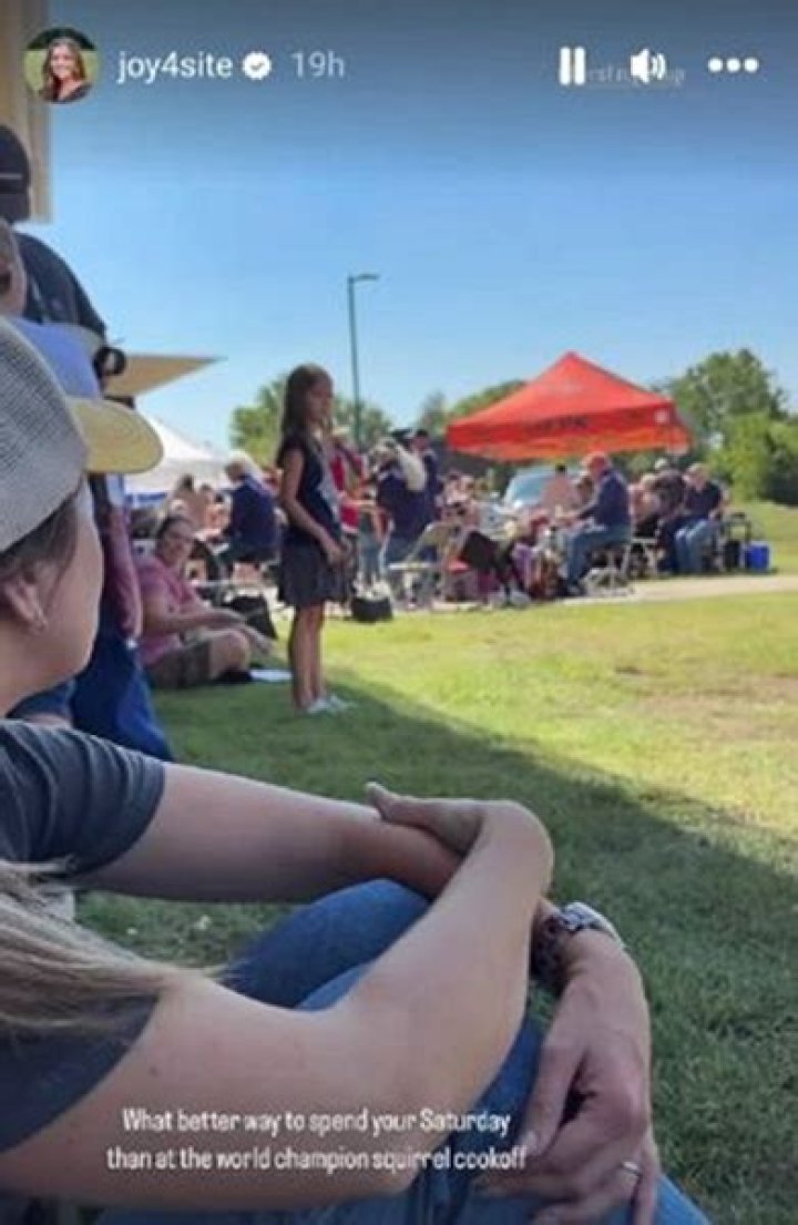 Duggar Fans Retch As Joy-Anna Enjoys Squirrel Cookout?