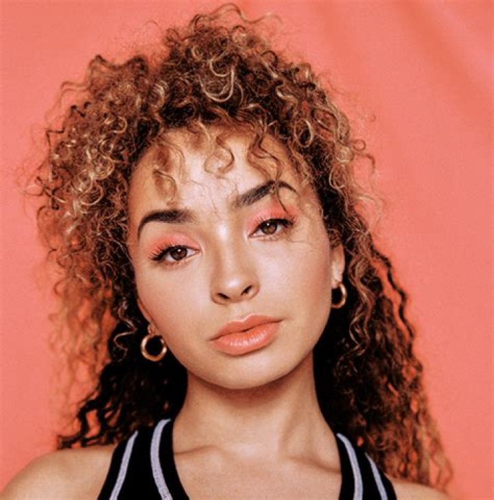 Ella Eyre announces U.K. headline tour