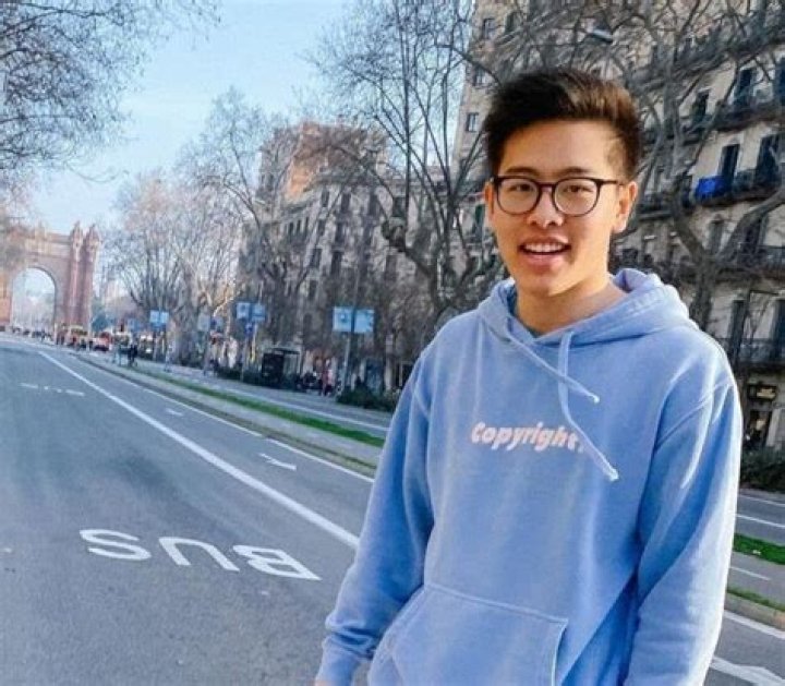 Elliot Choy Biography: Net Worth, Age, University, Girlfriend, Height, Website, Parents, LinkedIn, Merch, Twitter, Wiki, Instagram