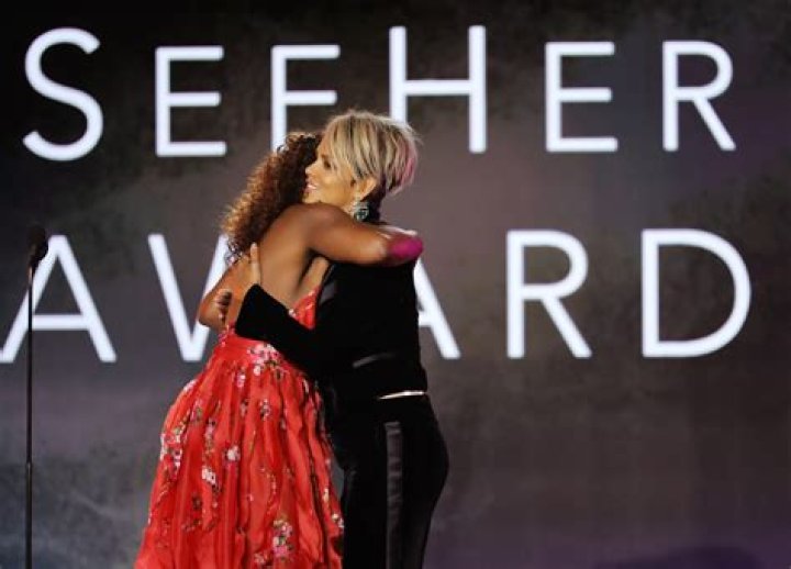 Halle Berry Pays Tribute to the Women in Hollywood During Her SeeHer Award Acceptance Speech (Watch) – Celeb Secrets
