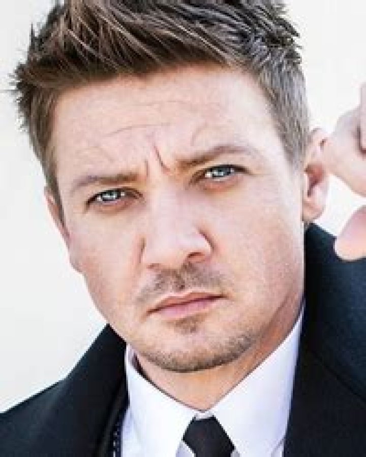 Hire Jeremy Renner For an Appearance at Events or Keynote Speaker Bookings.