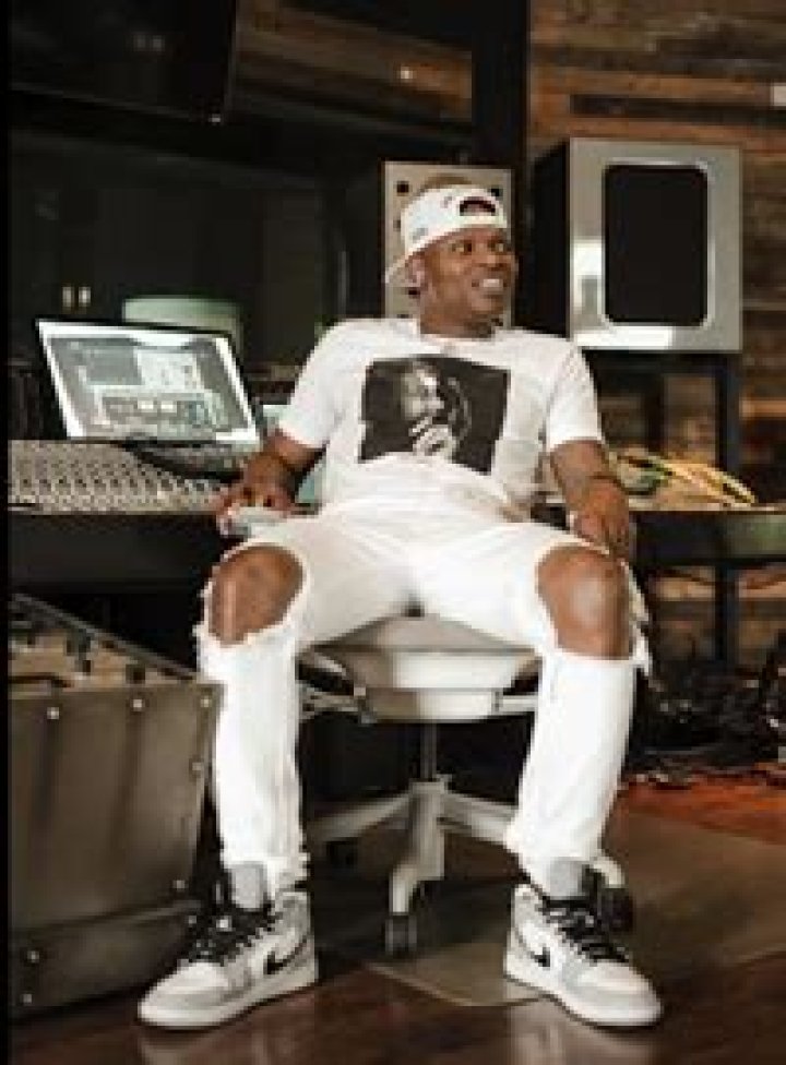 Hire Lathan Warlick for a Corporate Event or Performance Booking.