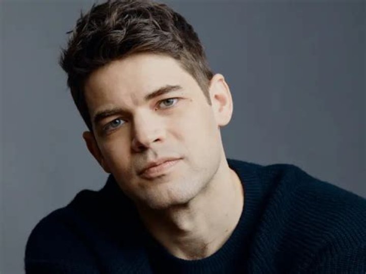 Jeremy Jordan Biography: Wife, Movies, Net Worth, TV Shows, Age, Height, Daughter