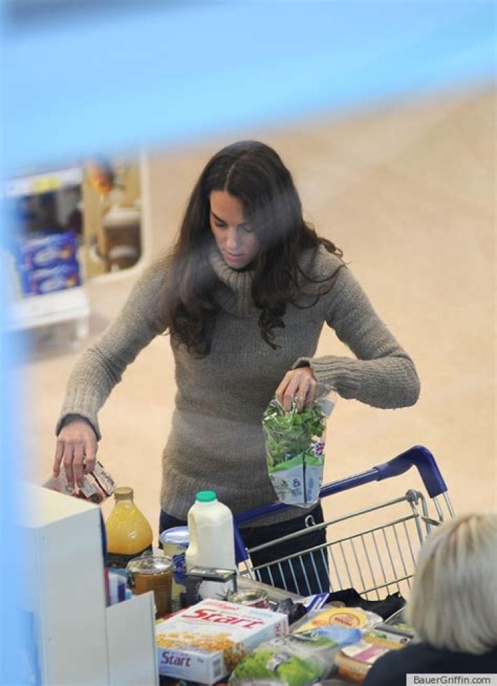 Kate Middleton Shops At The Grocery Store Just Like Us! (Photo)