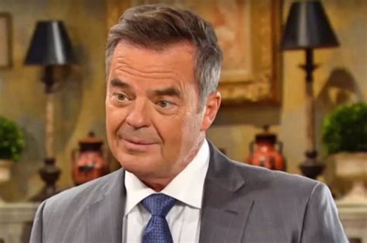 Maggie Confronts Sarah Over Baby News