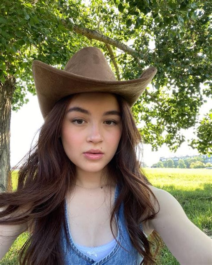 Mary Berg Biography: Age, Net Worth, Height, Instagram, Wiki, Parents, Spouse | TheCityCeleb