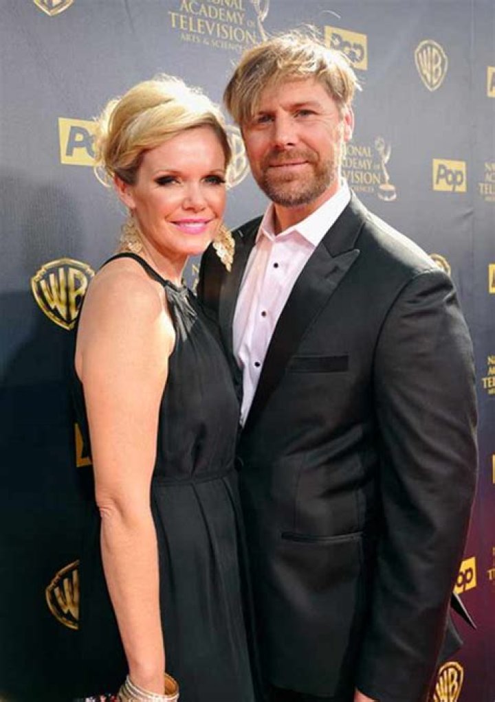 Maura West Husband, Married, Divorce, Children, Net Worth, Age, and Salary.