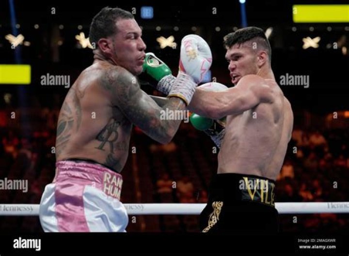 Middleweight Boxer Gabriel Rosado Bio, Fights, Stats, Net Worth, Daughter & Wife