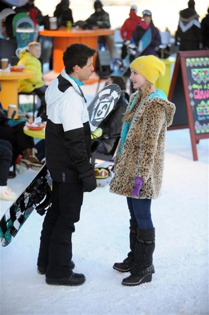 MIKE C. MANNING, DOVE CAMERON – Celeb Secrets