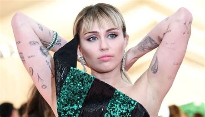 Miley Cyrus BUTT Tattoo – Gone Completely Wild? (PHOTOS)