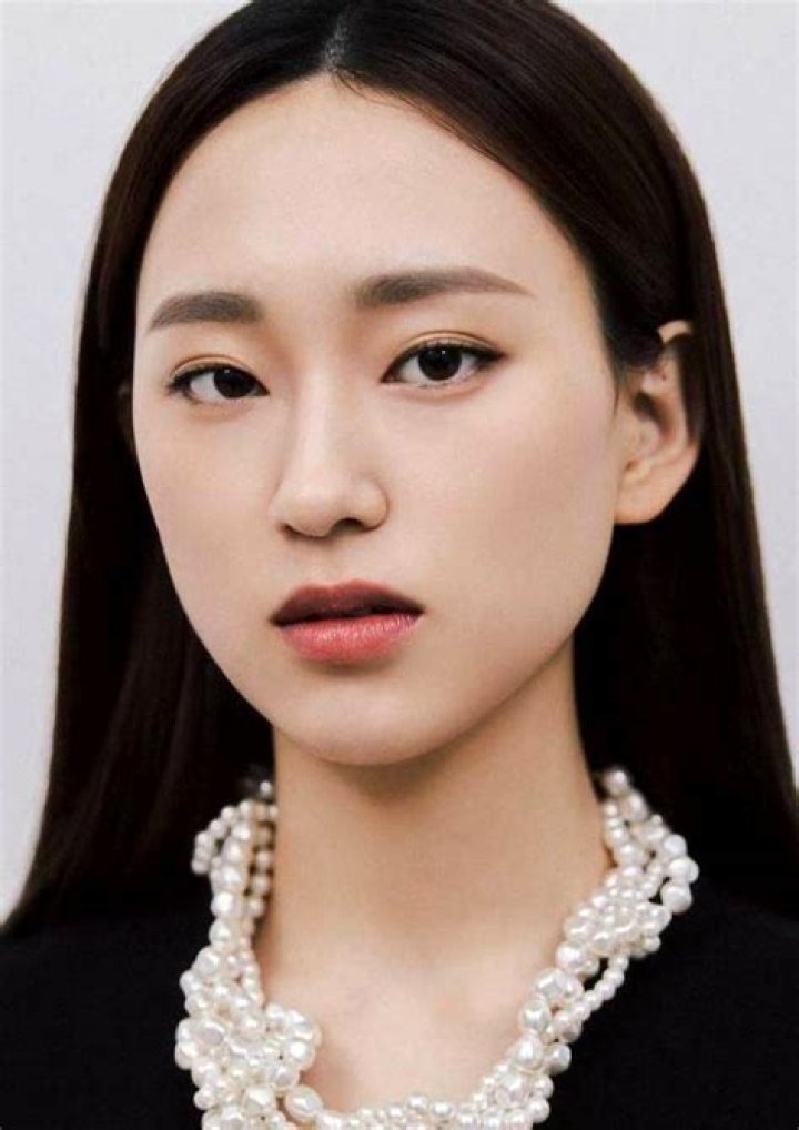 Ryu Hyo-young Net Worth