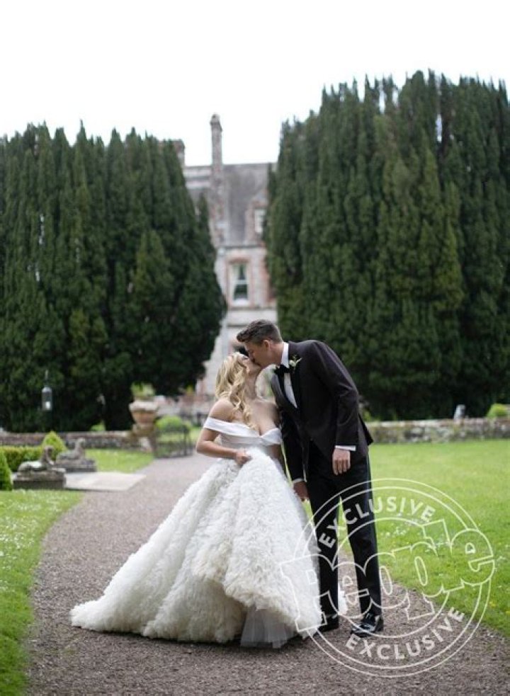 Sasha Pieterse | Married, Husband, Wedding, Hudson Sheaffer, Pretty Little Liars, Alison Dilaurentis