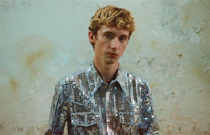Troye Sivan’s “WILD” Music Video Inspires Fans To #KeepOnKissing