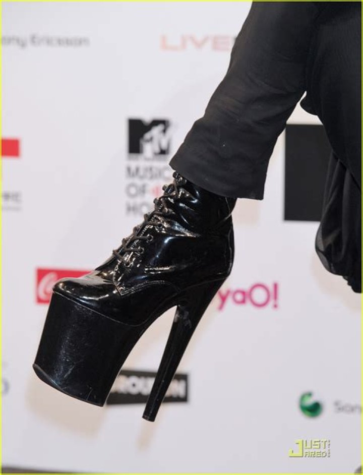 Weird Al Yankovic’s ‘Perform This Way’ (Video)