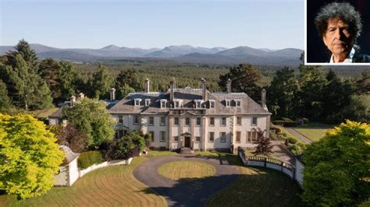 Where Does Bob Dylan Live?