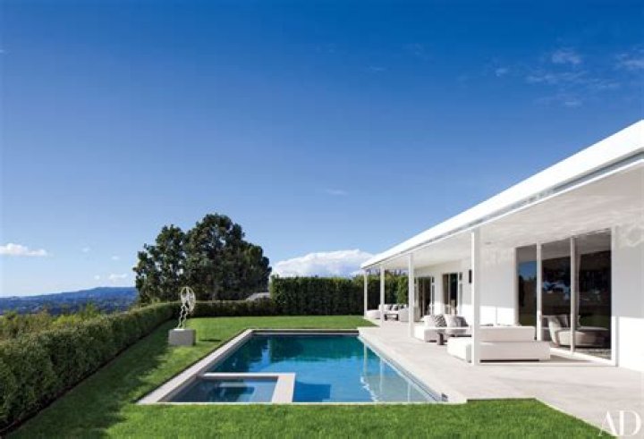 Where Does Elton John Live?